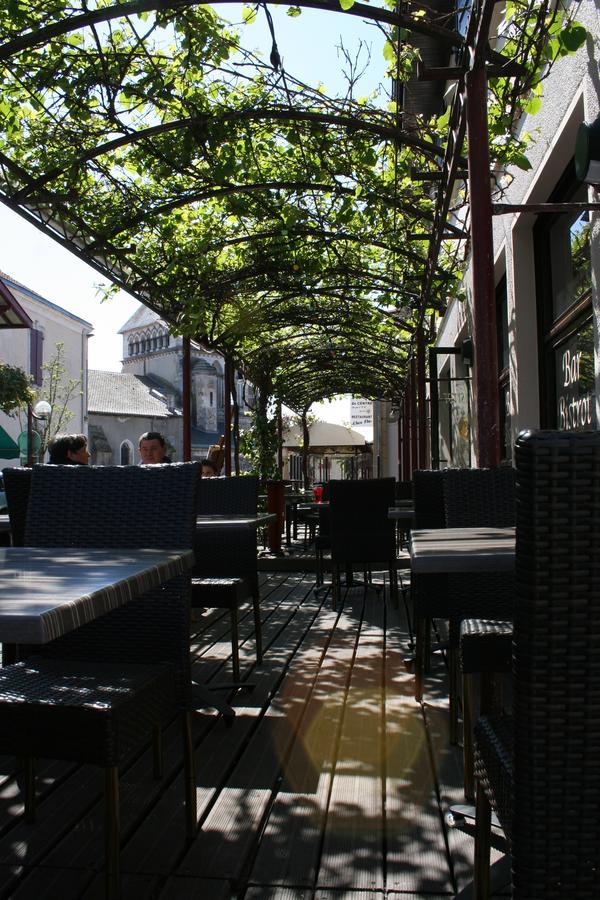 Hotel Restaurant Cousseau Parentis-en-Born Exteriör bild