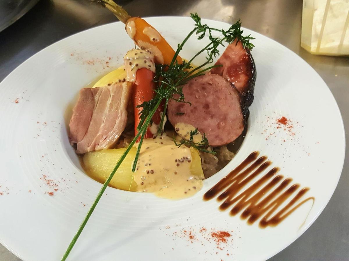 Hotel Restaurant Cousseau Parentis-en-Born Exteriör bild